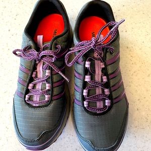 Merrell hiking shoes size 8